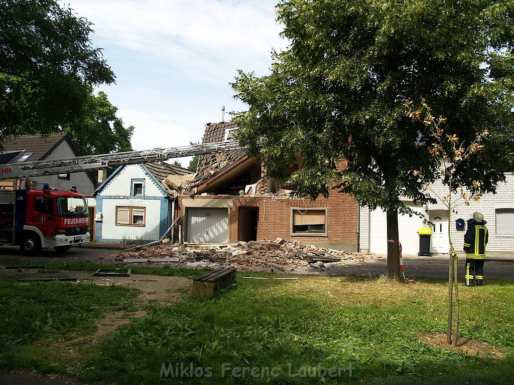 Detonation im Haus Erftstadt Dirmertsheim Brueckenstr P497.JPG